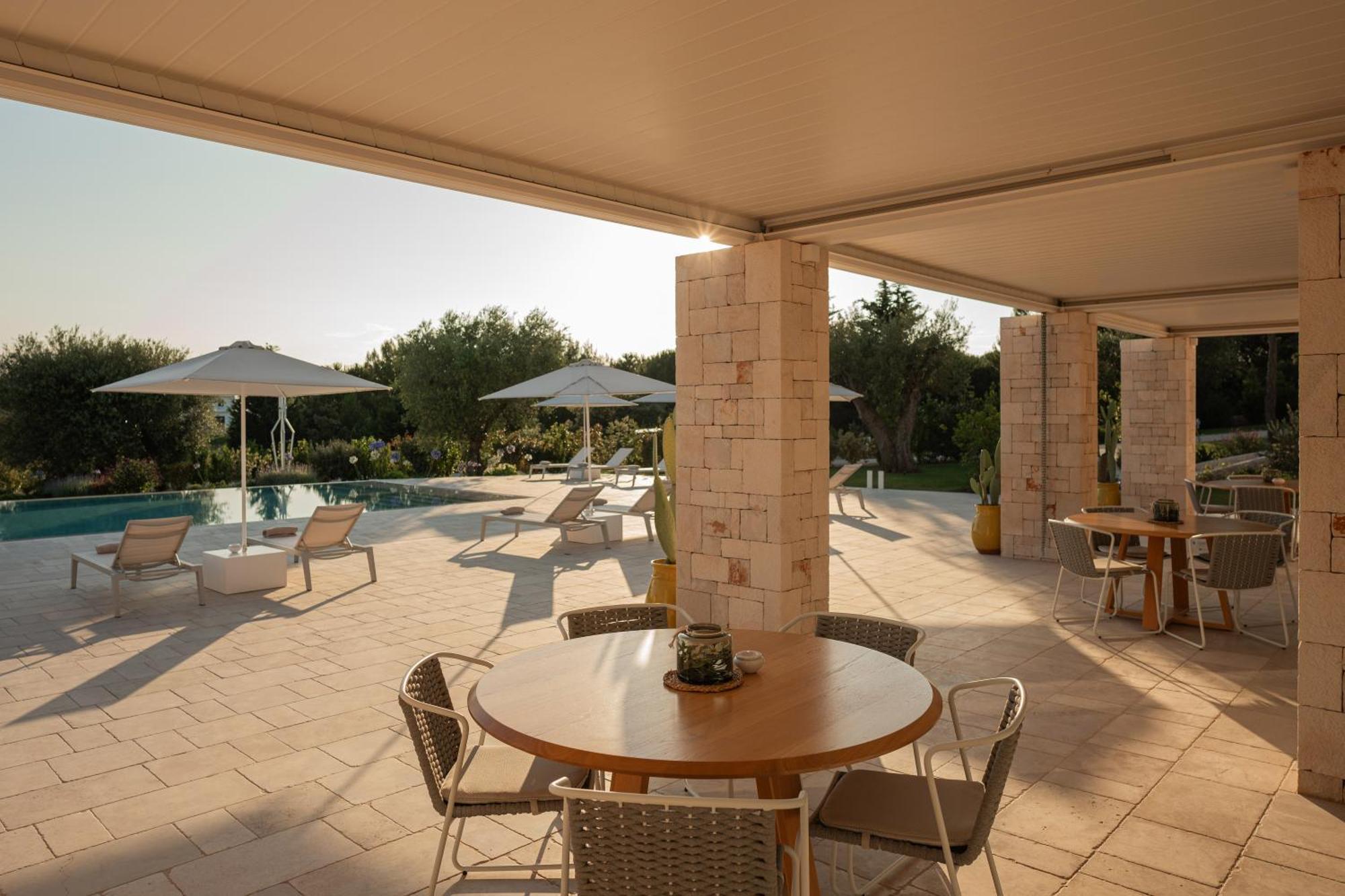 Essenza Relais Contemporaneo Bed & Breakfast Cisternino Bagian luar foto