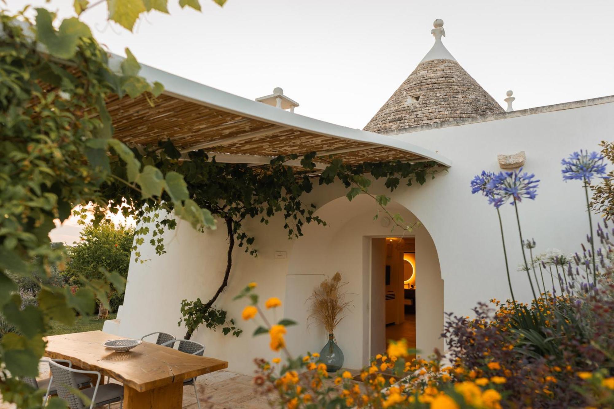 Essenza Relais Contemporaneo Bed & Breakfast Cisternino Bagian luar foto