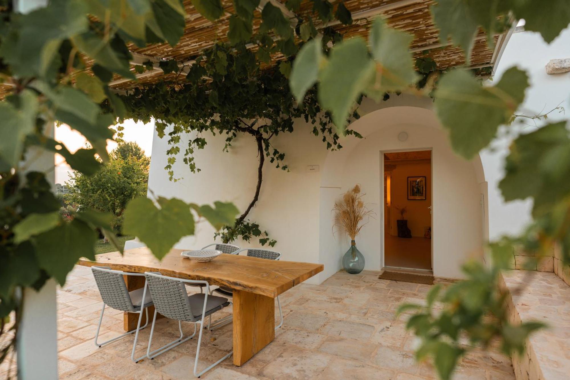 Essenza Relais Contemporaneo Bed & Breakfast Cisternino Bagian luar foto
