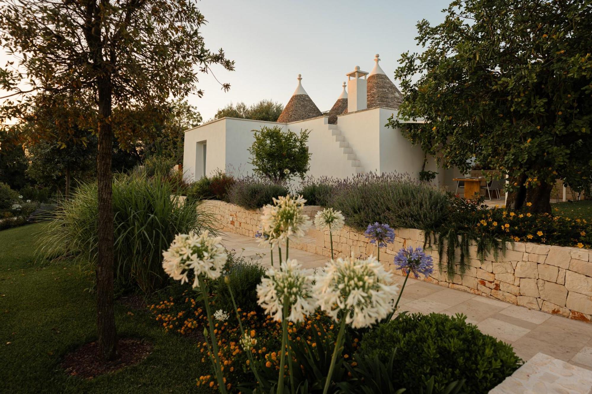 Essenza Relais Contemporaneo Bed & Breakfast Cisternino Bagian luar foto