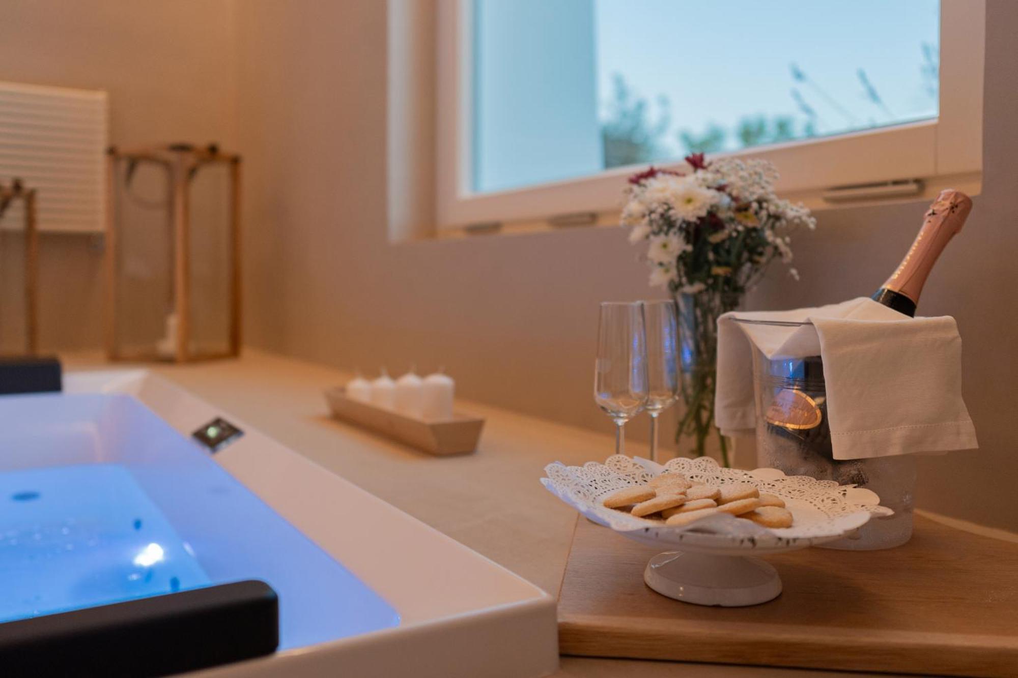 Essenza Relais Contemporaneo Bed & Breakfast Cisternino Bagian luar foto