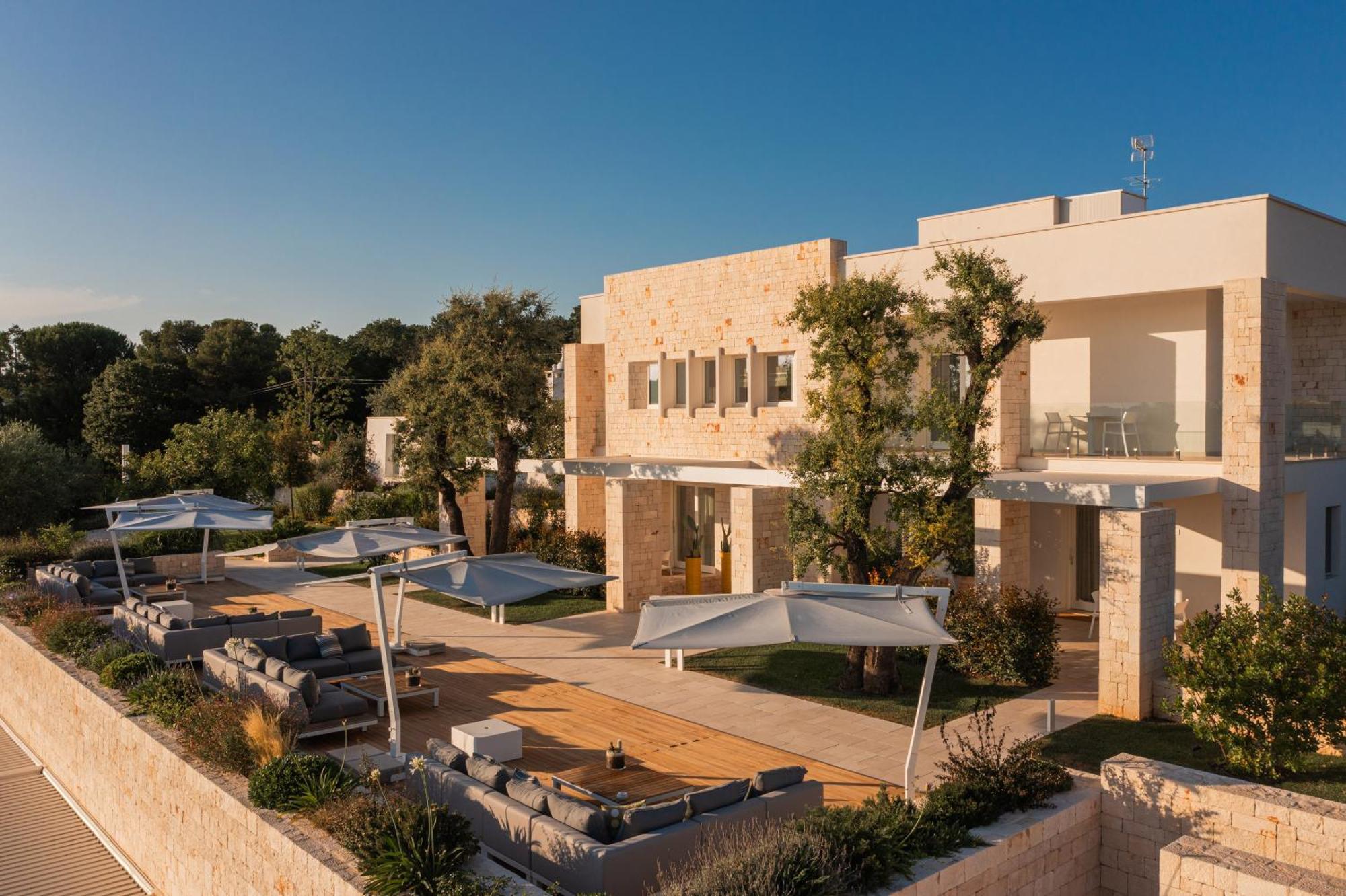 Essenza Relais Contemporaneo Bed & Breakfast Cisternino Bagian luar foto