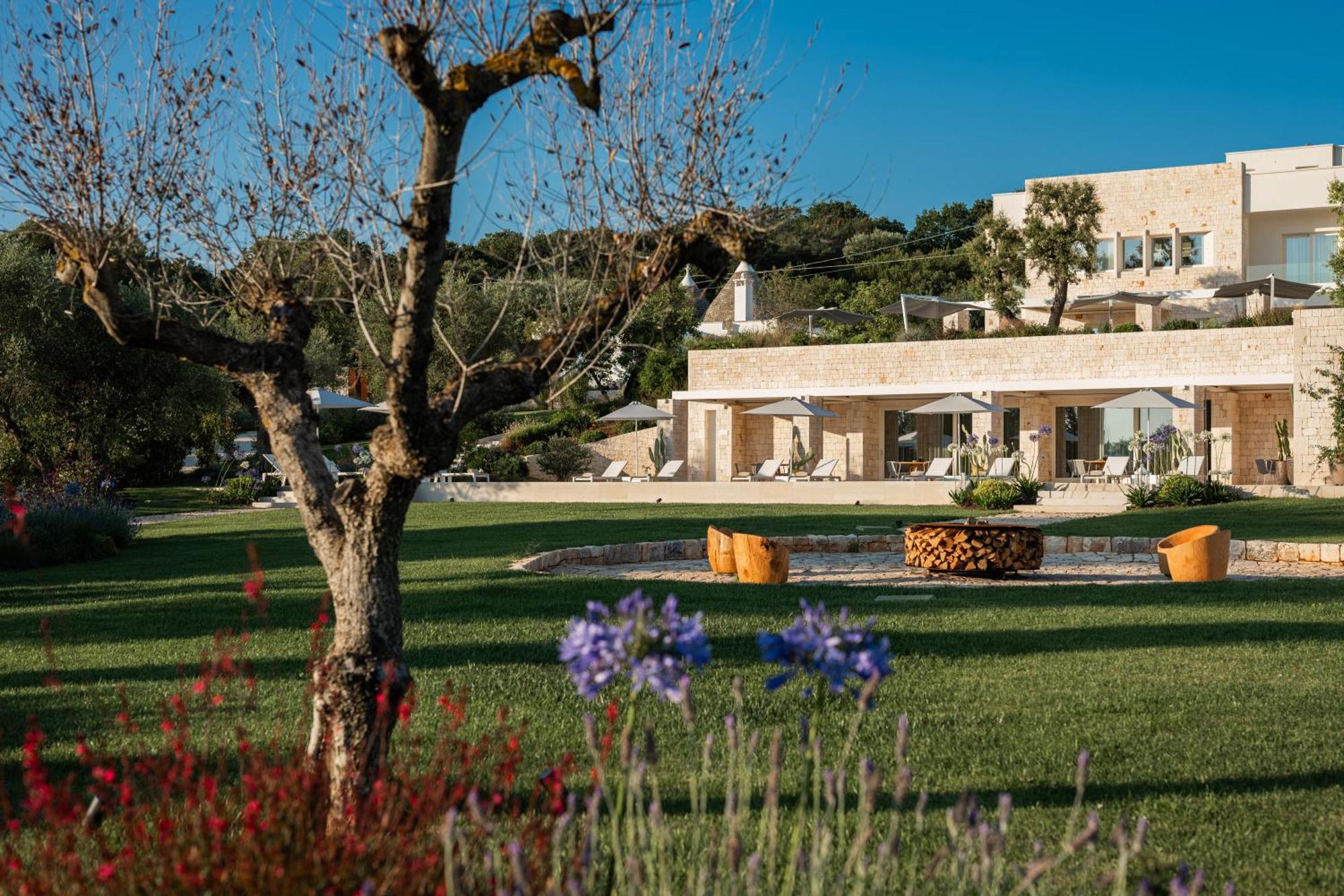 Essenza Relais Contemporaneo Bed & Breakfast Cisternino Bagian luar foto
