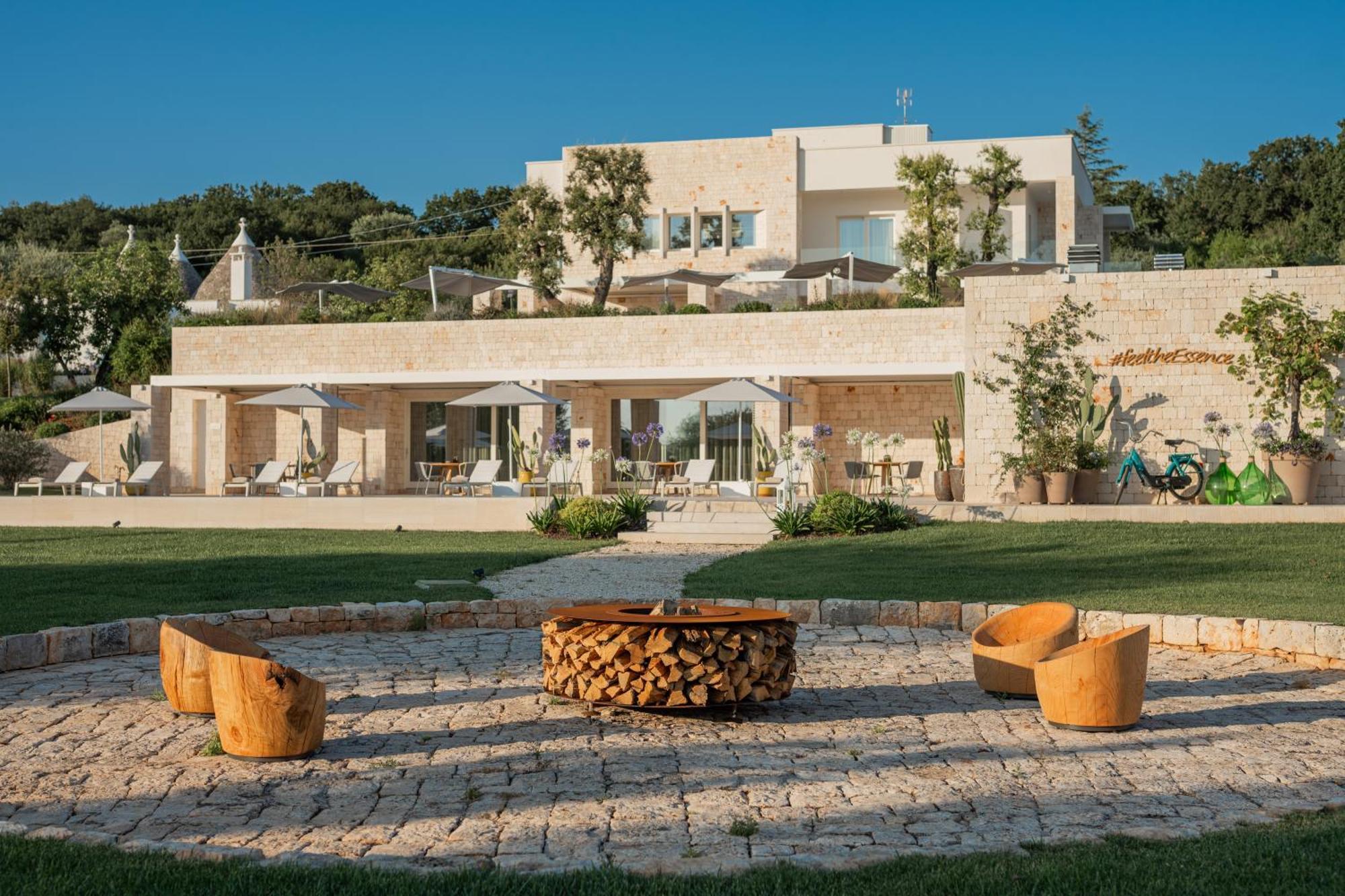 Essenza Relais Contemporaneo Bed & Breakfast Cisternino Bagian luar foto