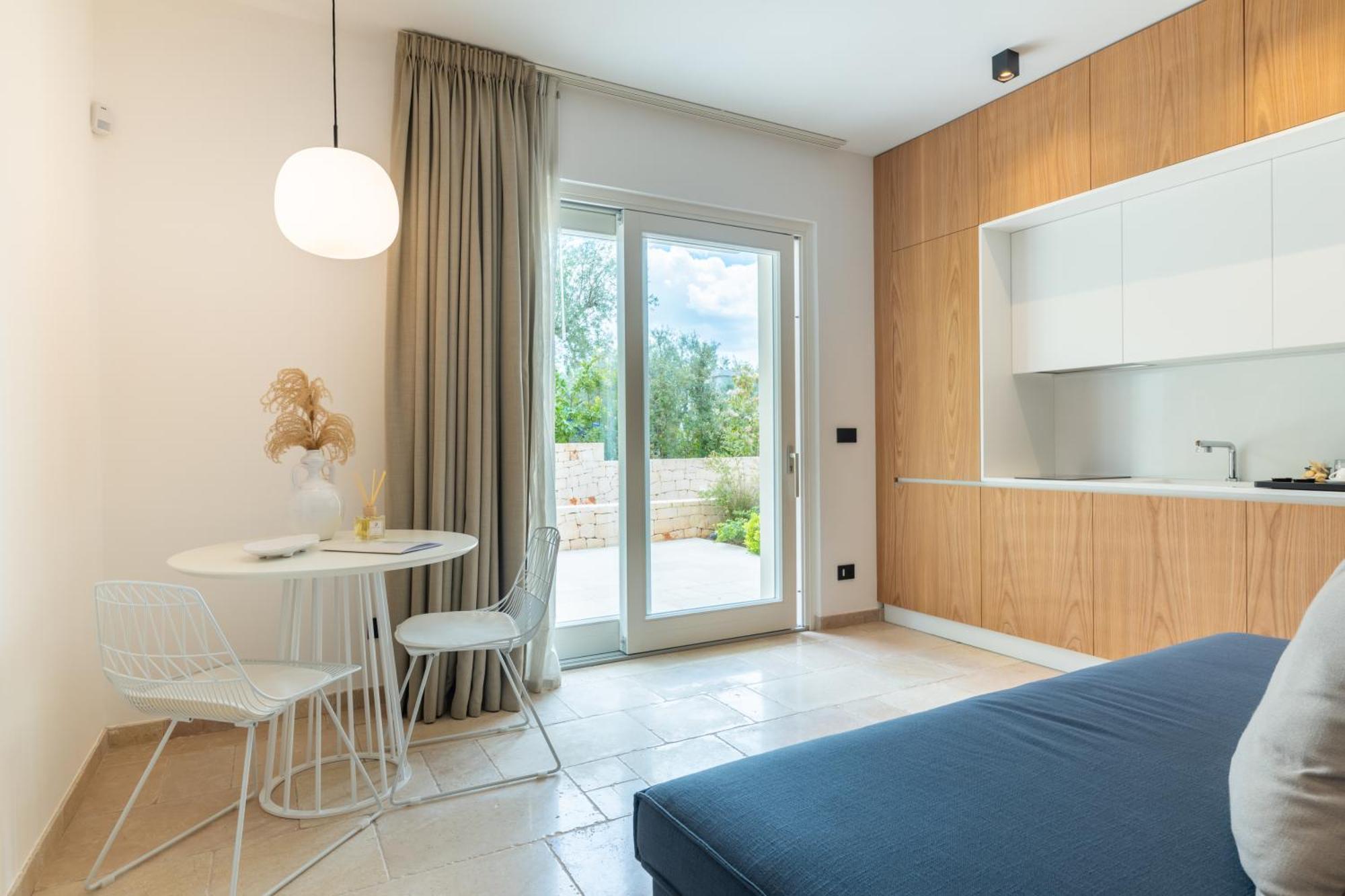 Essenza Relais Contemporaneo Bed & Breakfast Cisternino Bagian luar foto