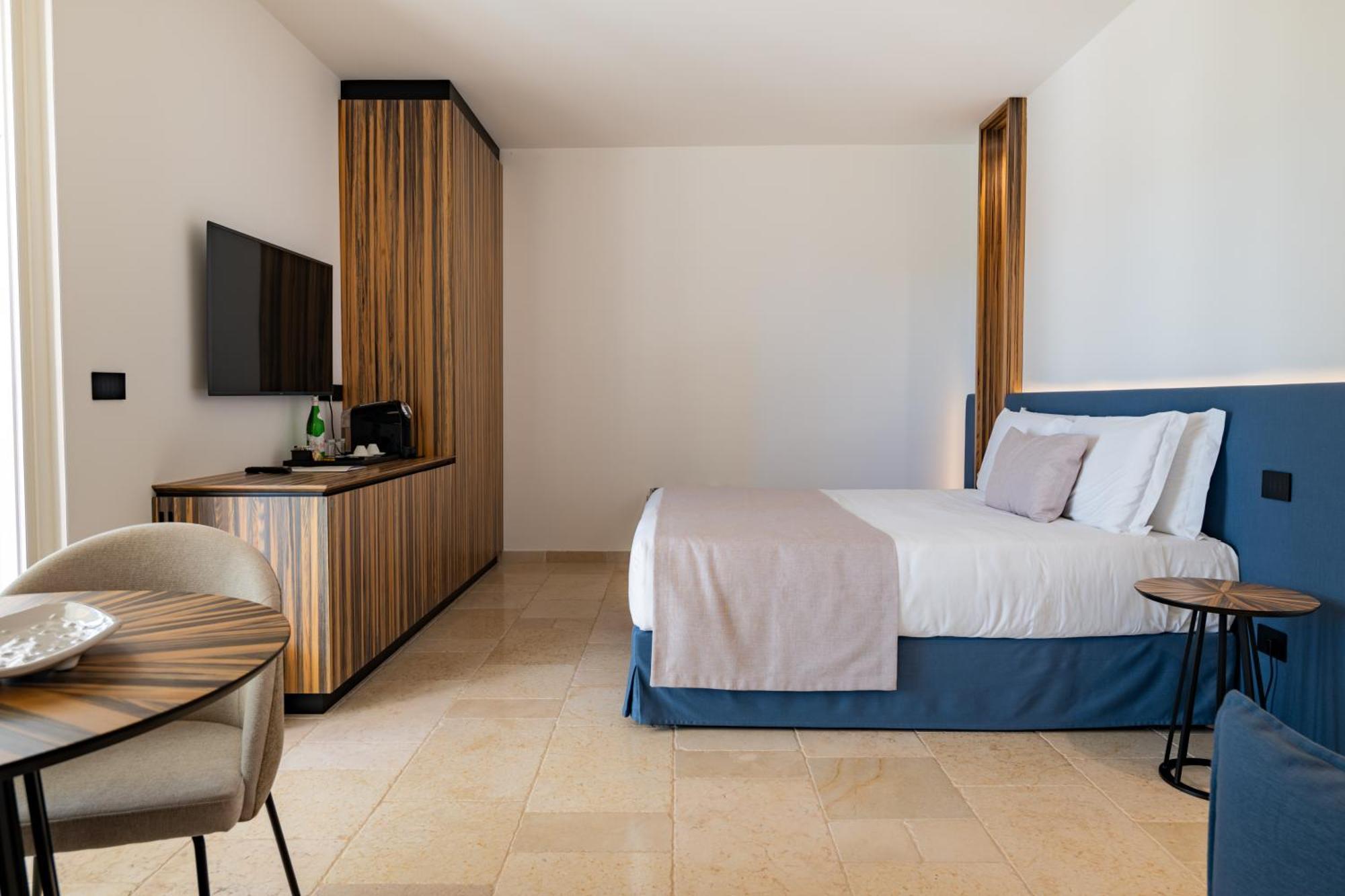 Essenza Relais Contemporaneo Bed & Breakfast Cisternino Bagian luar foto