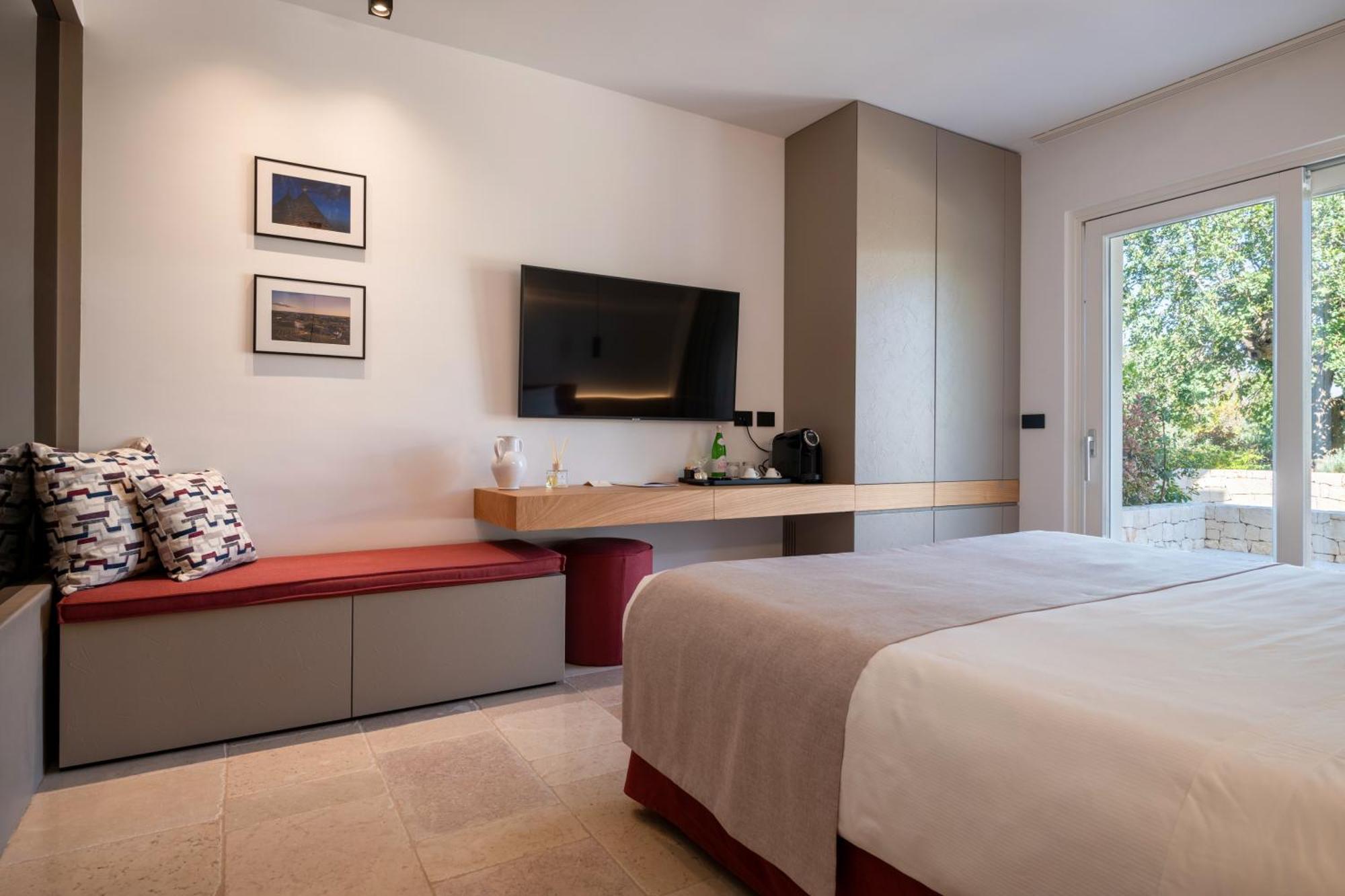Essenza Relais Contemporaneo Bed & Breakfast Cisternino Bagian luar foto