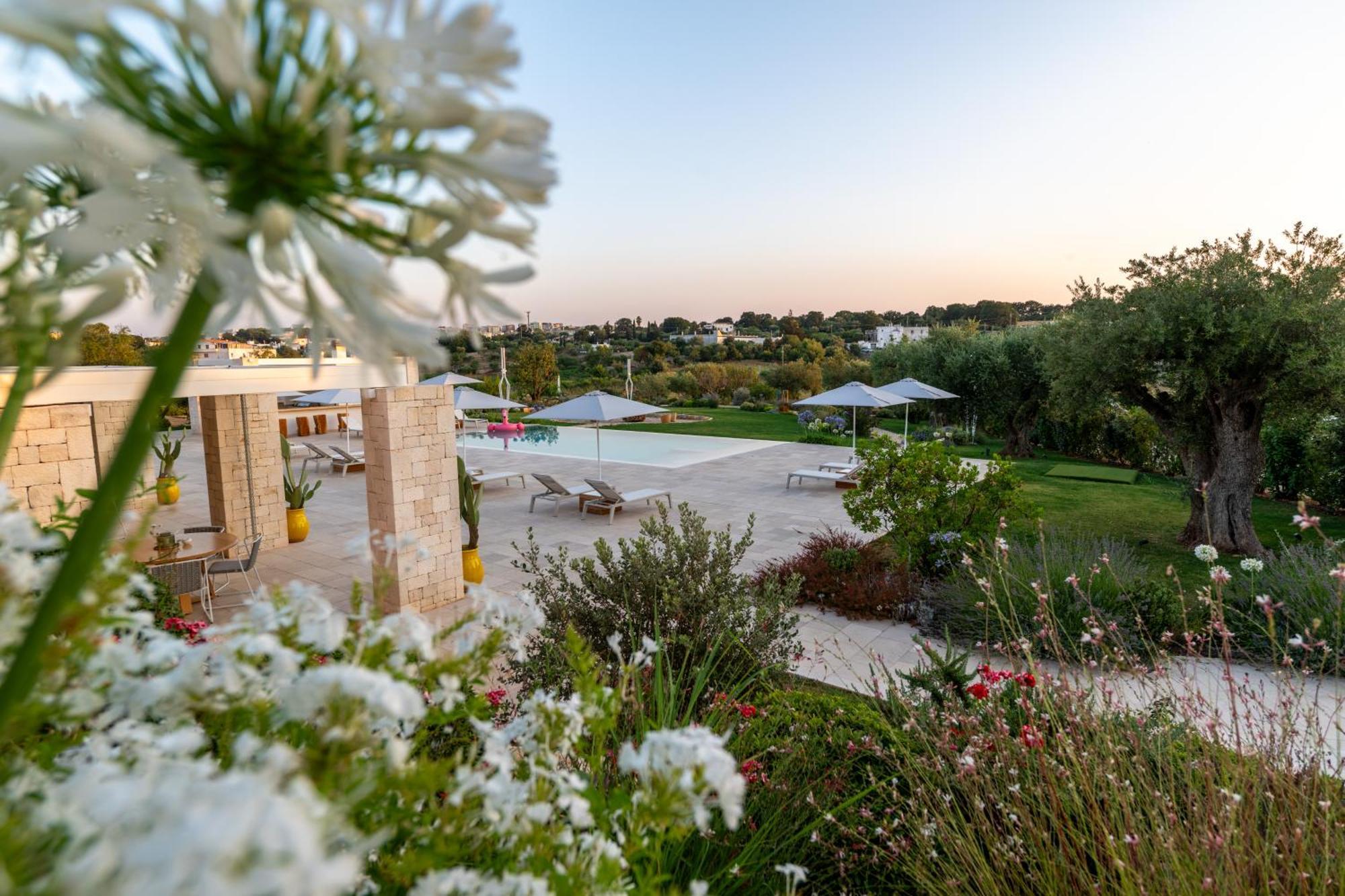 Essenza Relais Contemporaneo Bed & Breakfast Cisternino Bagian luar foto