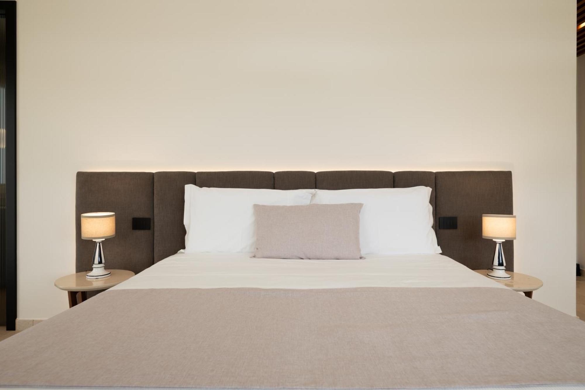 Essenza Relais Contemporaneo Bed & Breakfast Cisternino Bagian luar foto