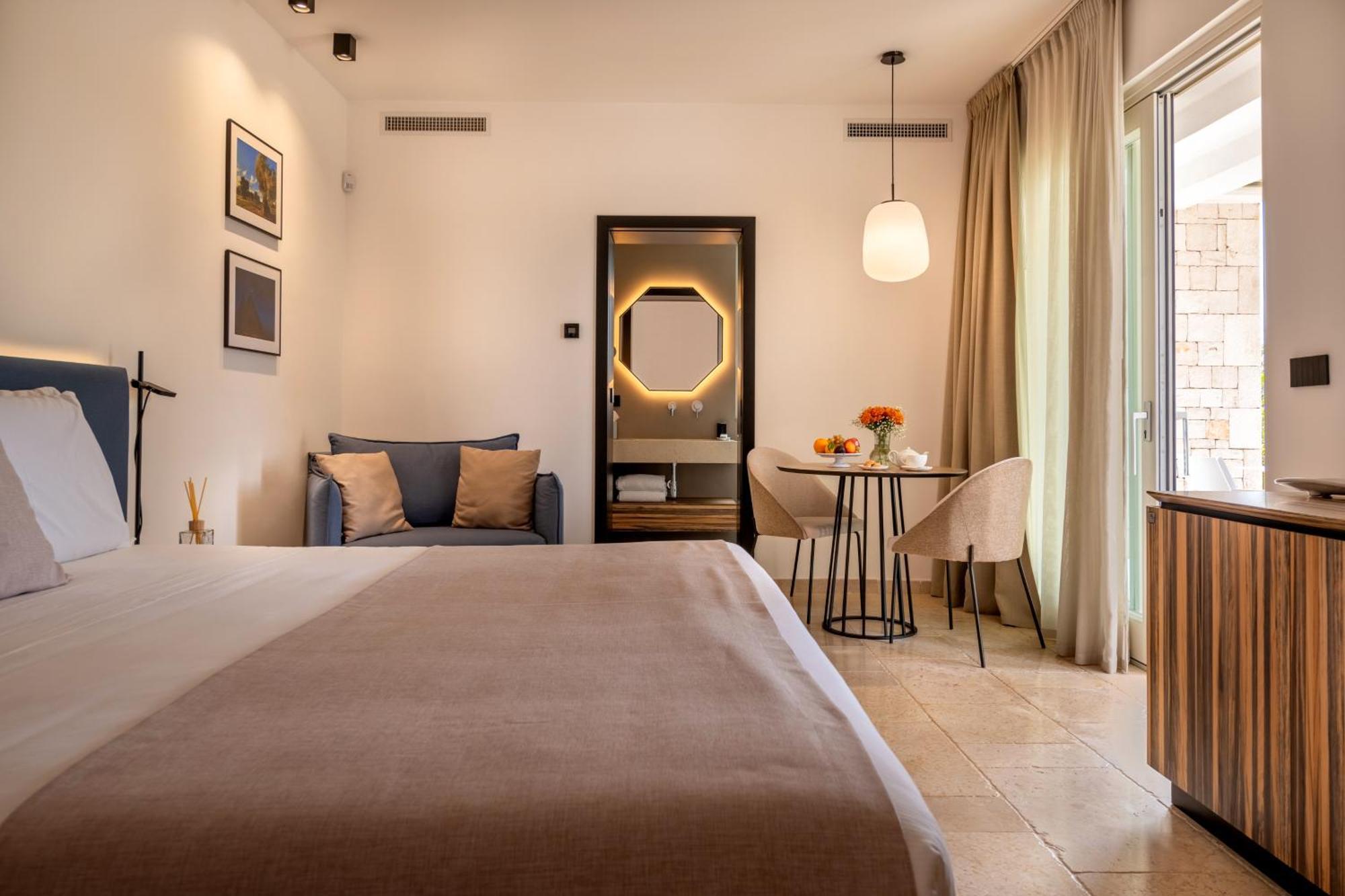 Essenza Relais Contemporaneo Bed & Breakfast Cisternino Bagian luar foto