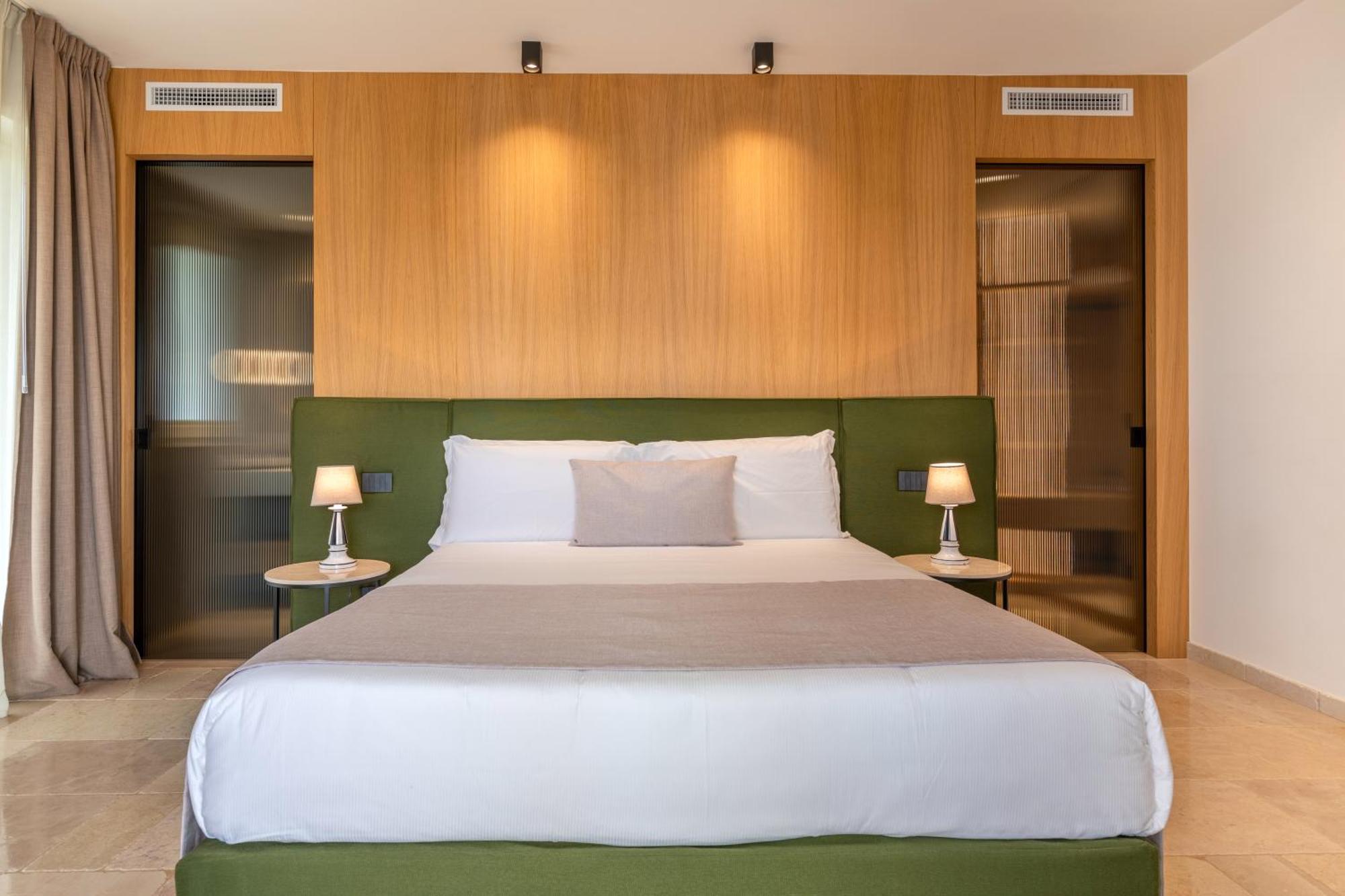 Essenza Relais Contemporaneo Bed & Breakfast Cisternino Bagian luar foto