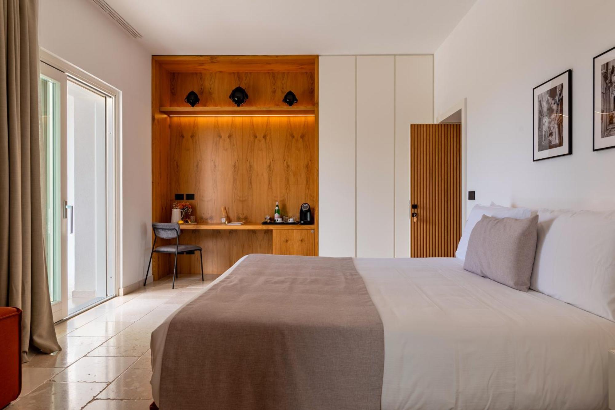 Essenza Relais Contemporaneo Bed & Breakfast Cisternino Bagian luar foto