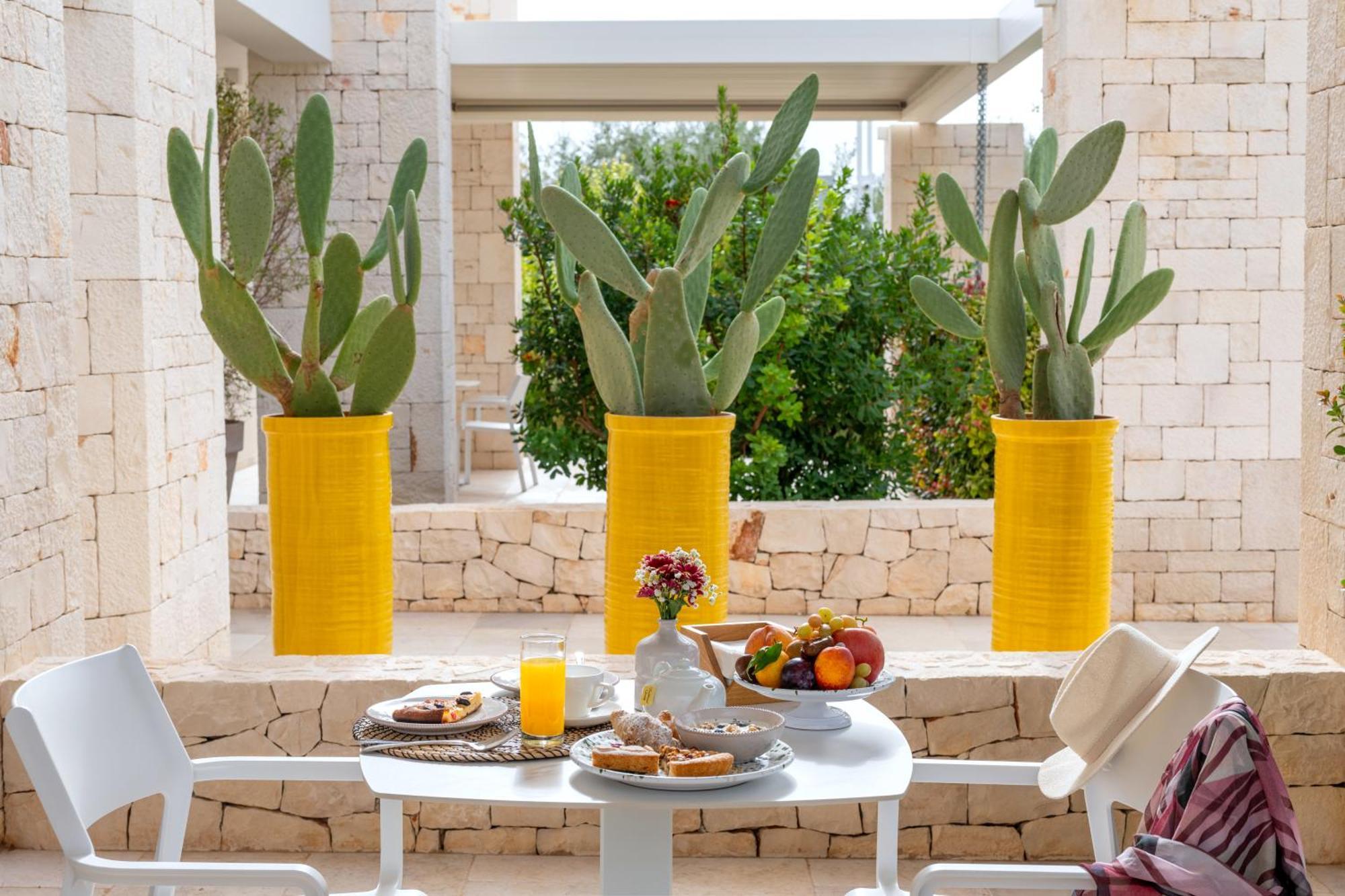 Essenza Relais Contemporaneo Bed & Breakfast Cisternino Bagian luar foto